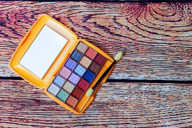 The Best Eyeshadow Palettes For Every Skin Tone: Complete Guide